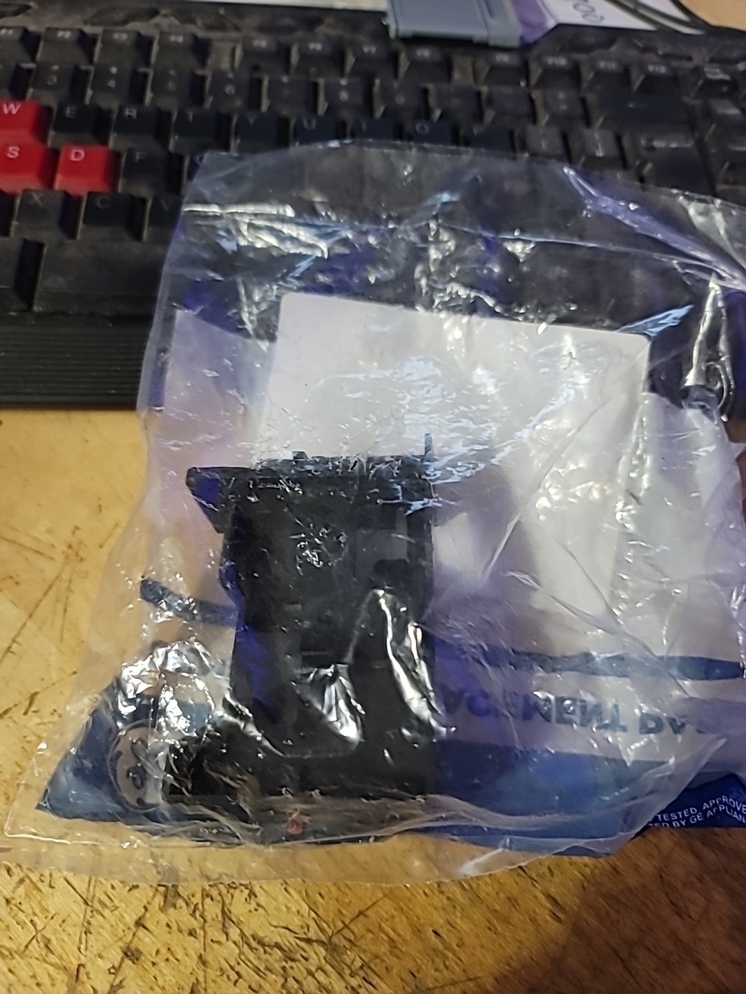 GE WB27X42586 Assy Interlock Right 1/2″ Plastic Appliance Part