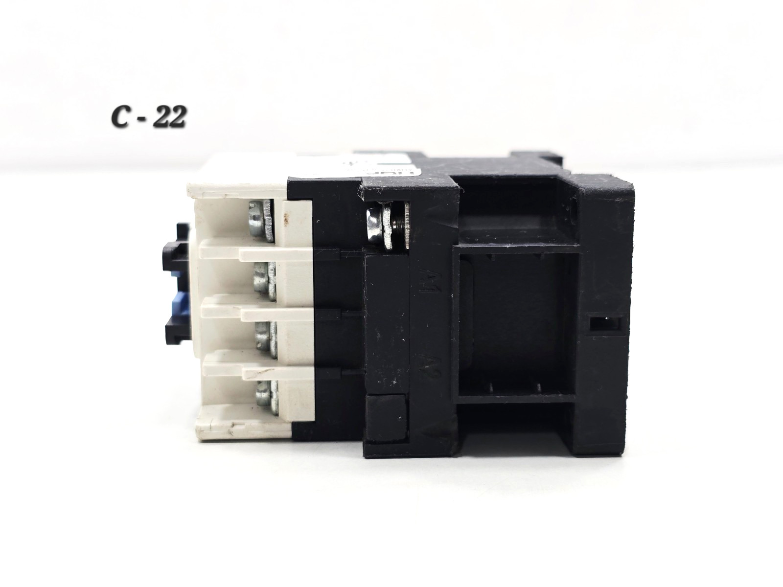 HYUNDAI HGR 22 AUXILIARY RELAY IEC/EN 60947-5-1 ( HGR22 ) LOT OF 2