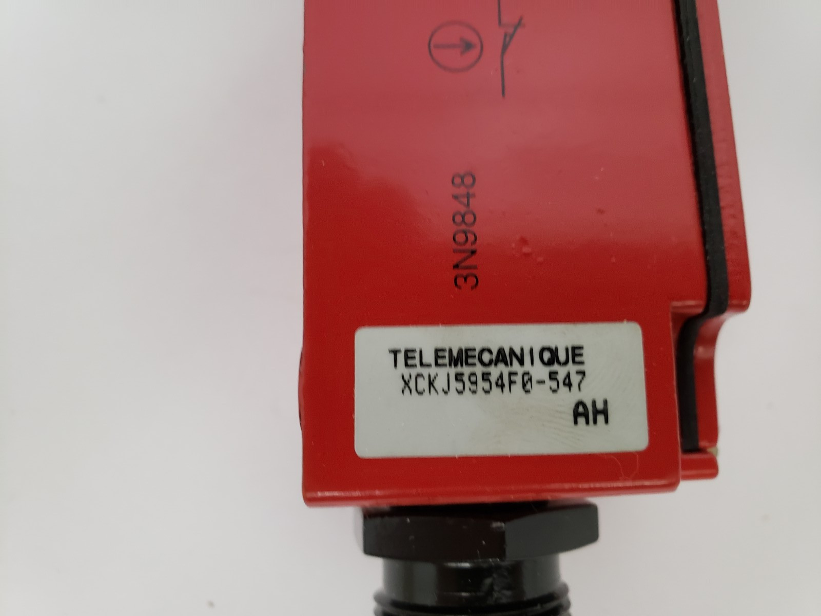 TELEMECANIQUE XCKJ5954F0-547 INTERLOCK SAFETY SWITCH 3A 240V 5 PIN NIB