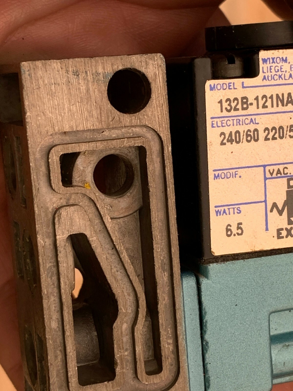 MAC Solenoid Valve 240/60 220/50 6.5w P/N 132B-121NAAA