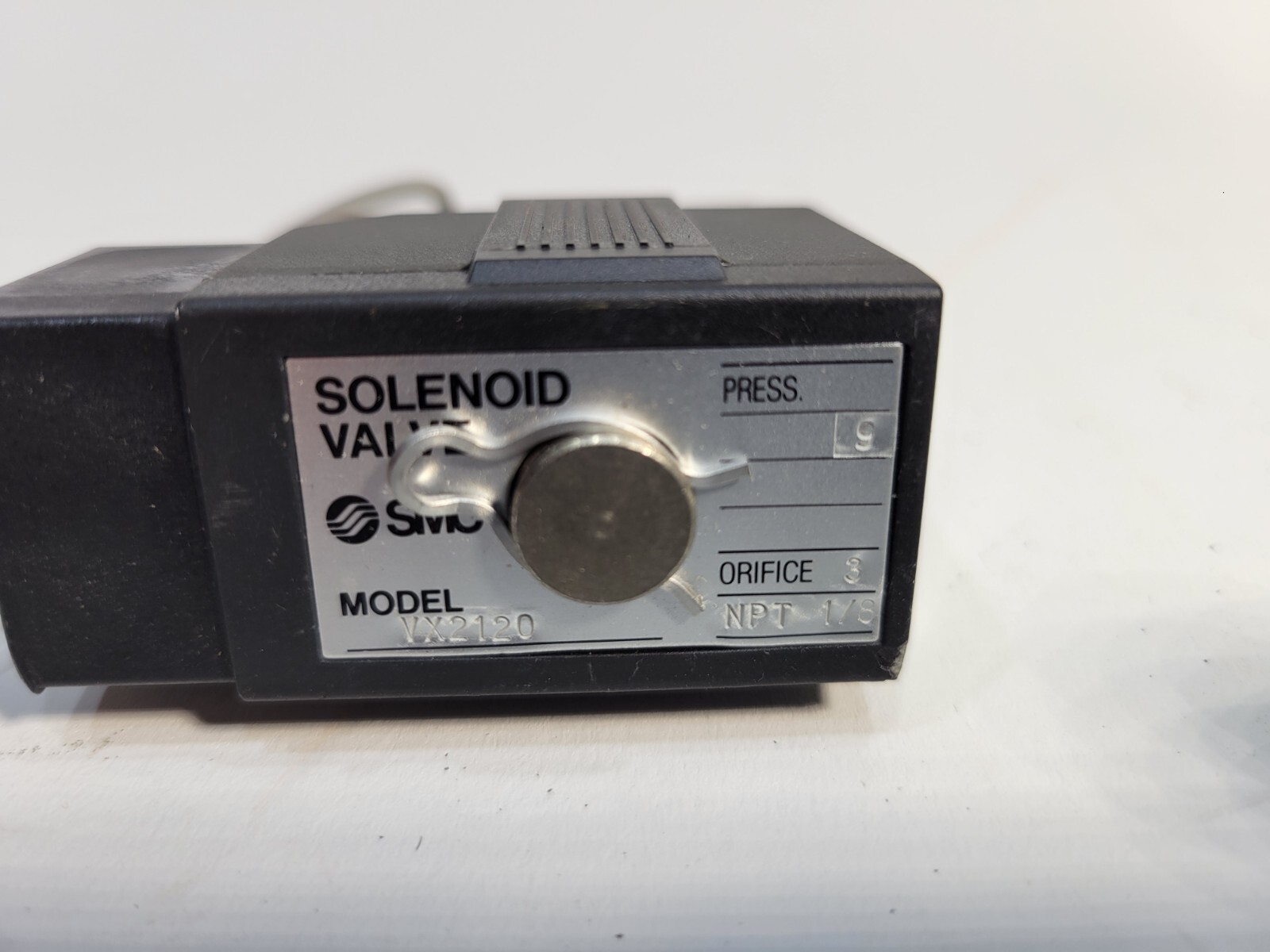 SMC SOLENOID VALVE VX2120 Orifice 3 NPT 1/8 AC 110v 120v 60hz