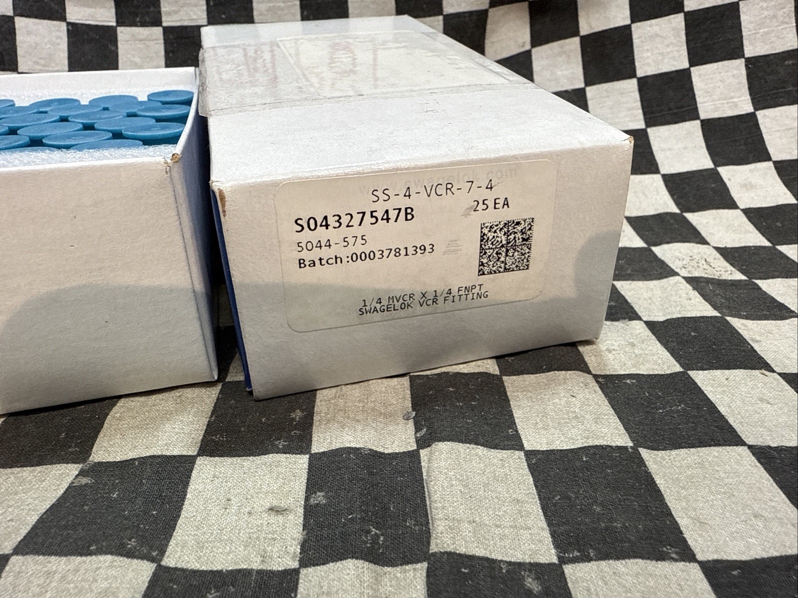Box of 25, Swagelok SS-4-VCR-7-4, Male connector 1/4″ VCR x 1/4″ npt ShipSameDay