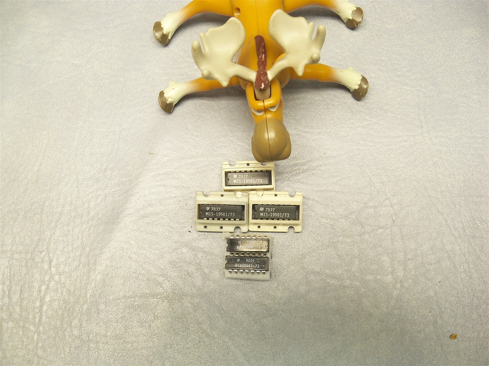 MIS-19581-73 Integrated Circuit Case – Lot of 5