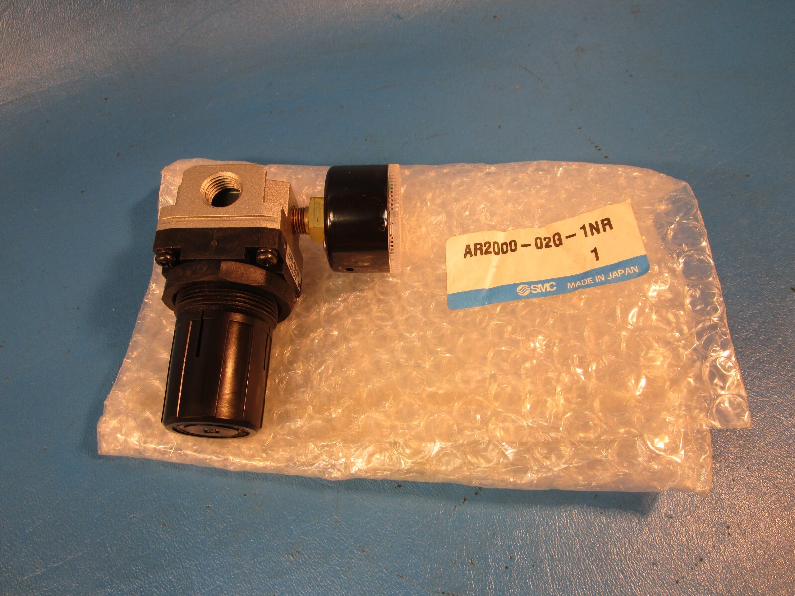 SMC AR2000-02G-1NR Pneumatic Air Pressure Regulator Valve with Gauge 0-0.2MPa