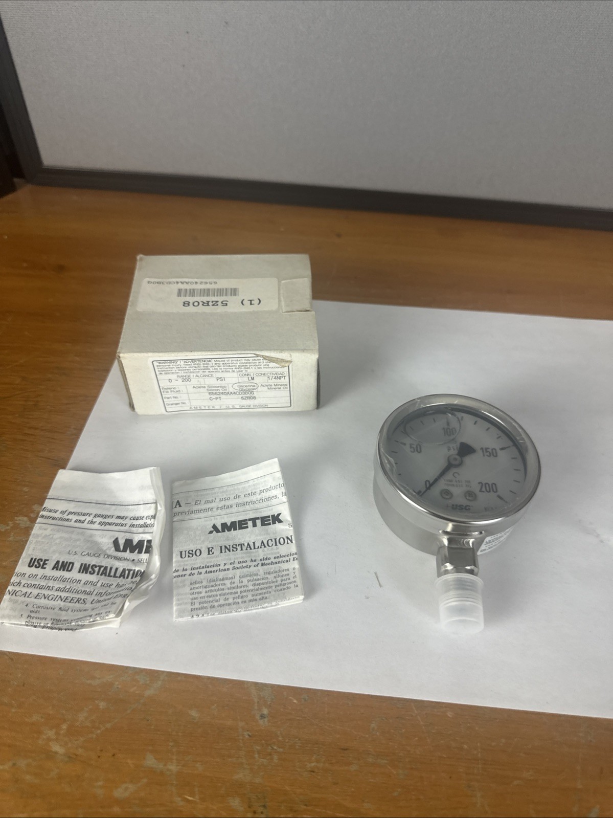 AMETEK USG 656240AA4CD3B0G NEW LIQUID FILLED PRESSURE GUAGE 200PSI 1/4 NPT