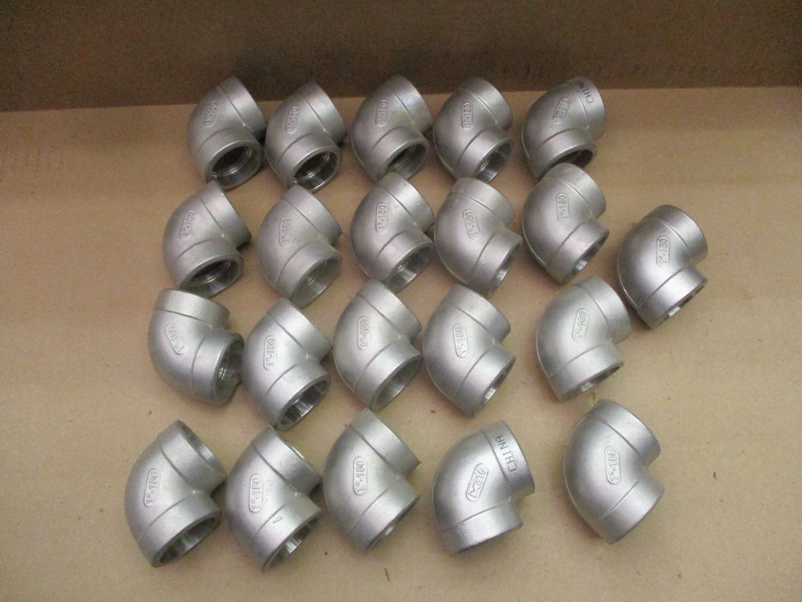 New Open Box of 21 Pieces 90 Degree Elbows SS Coupling M316 1″-150 52655IPL