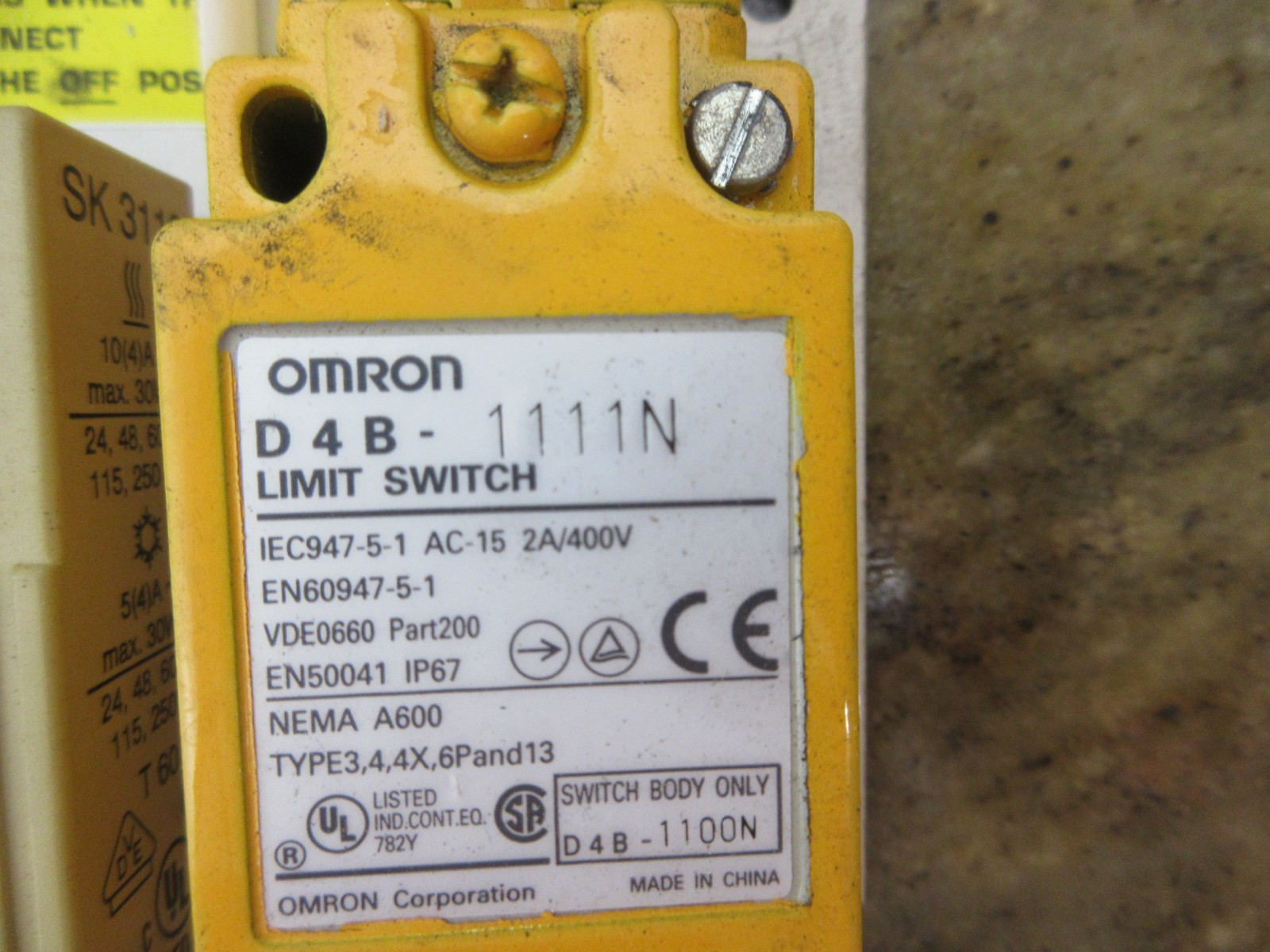 OKUMA ES-V4020 CNC VERTICAL MILL OMRON D4B-1111N RITTAL TEMPERATURE CONTROL
