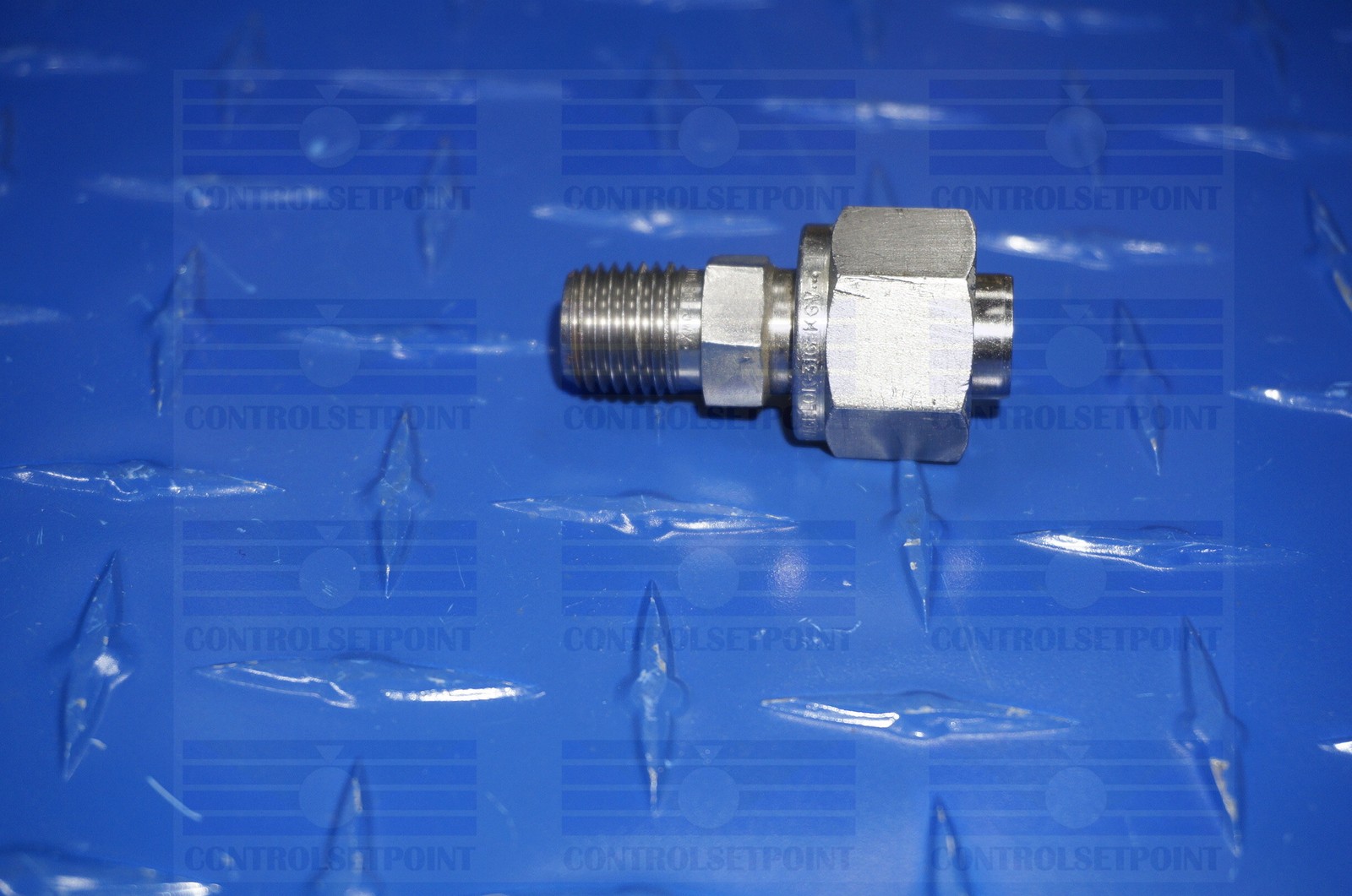 SWAGELOK 1/2″ TUBE MALE TO 1/4″ NPT ADAPTER 316 SST SS-8-TA-1-4 COMPLETE
