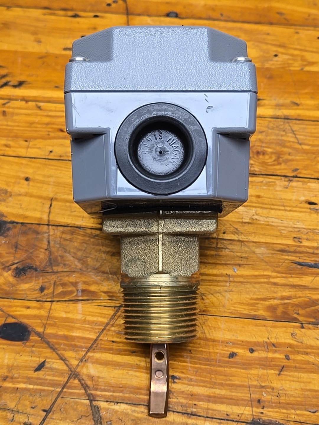 PENN JOHNSON CONTROLS F261KAH-V01 FLOW SWITCH 1″