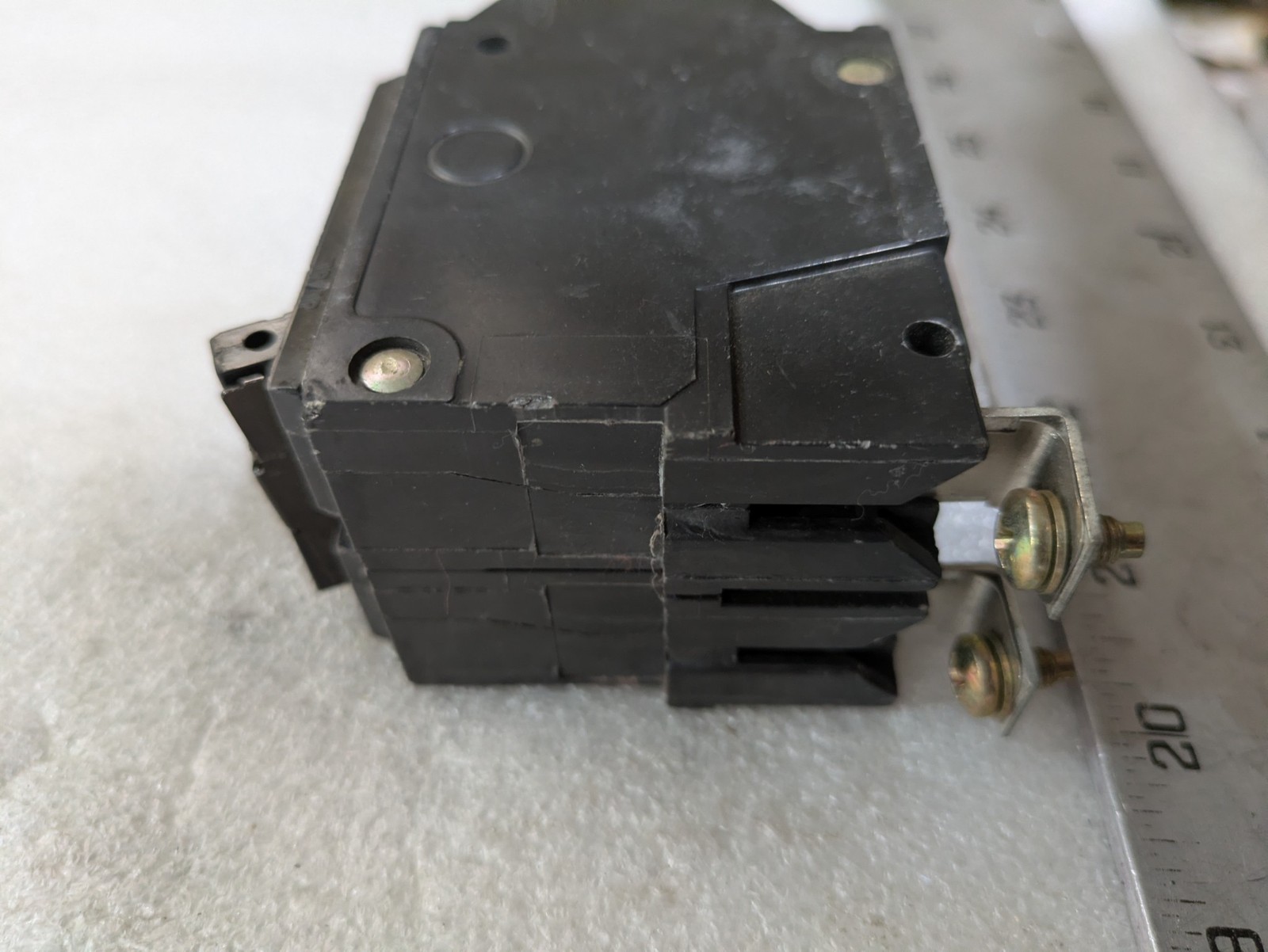 GE 20A 2-Pole Circuit Breaker 120/240V Plug-In Type Q-Line RT-690 Used