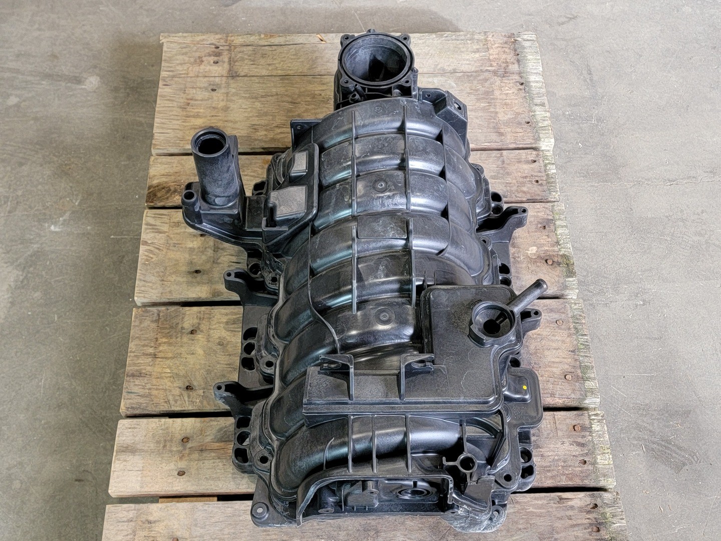 SURPLUS NEW MOPAR 68194114AC Engine Intake Manifold Kit – Transportation