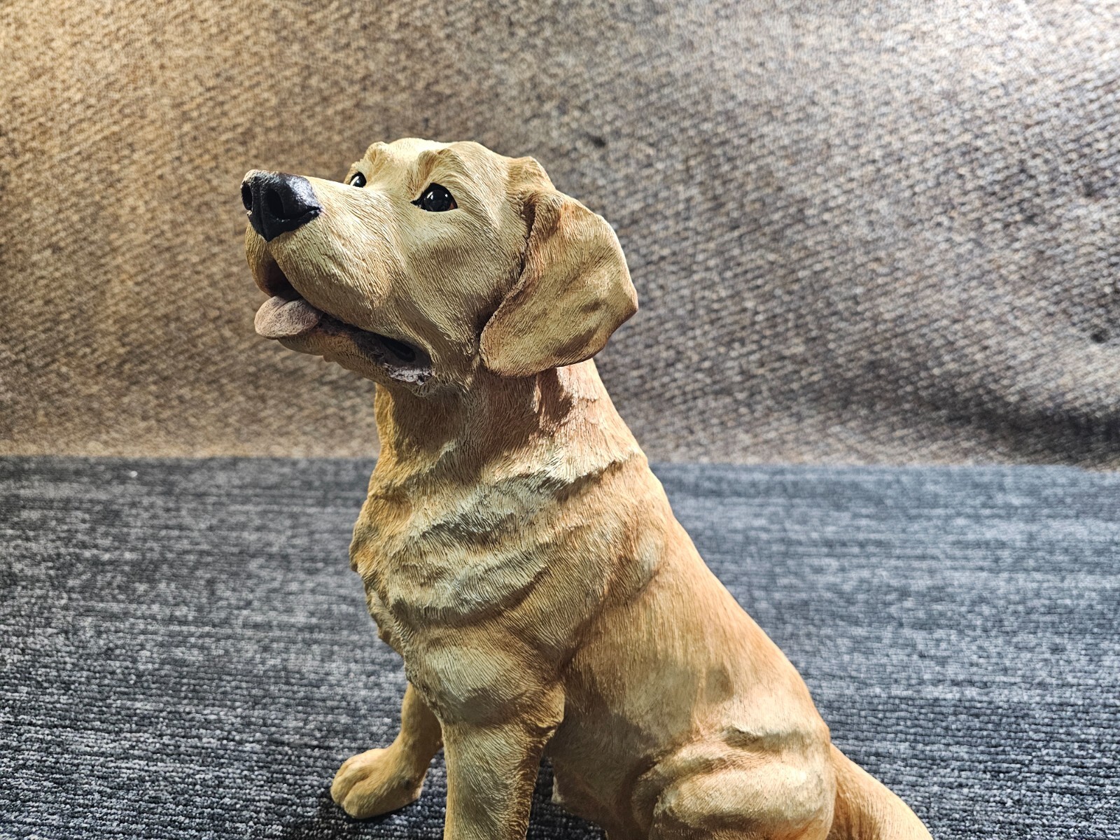 Border Fine Arts – Fireside Dogs 111004 Yellow Lab Figurine Labrador Retriever