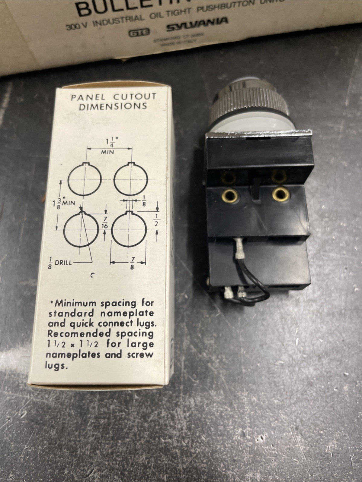 New Vintage Sylvania 100M-H370 Lighted Push Button Industrial Oiltight No Lens