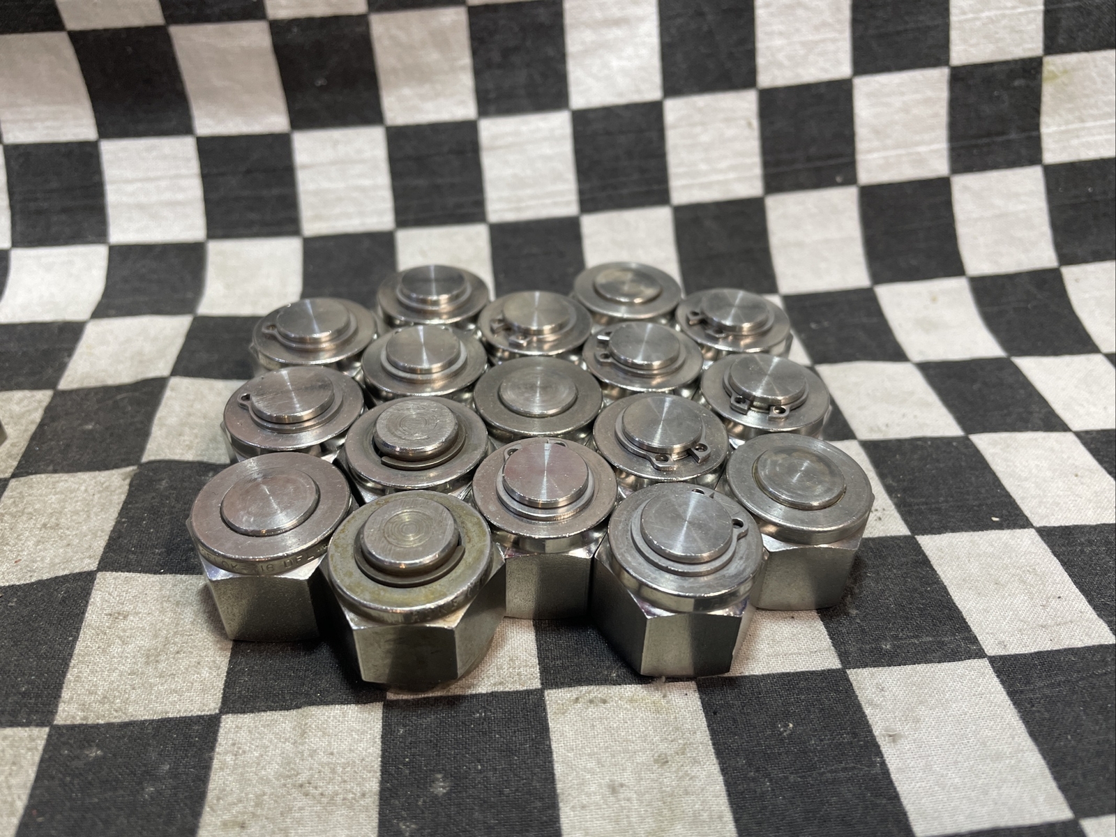 SWAGELOK SS-810-P, SS-600-P, SS-400-P, SS-200-P, CAP 1/8″-1/2″, LOT OF 34#1374V7