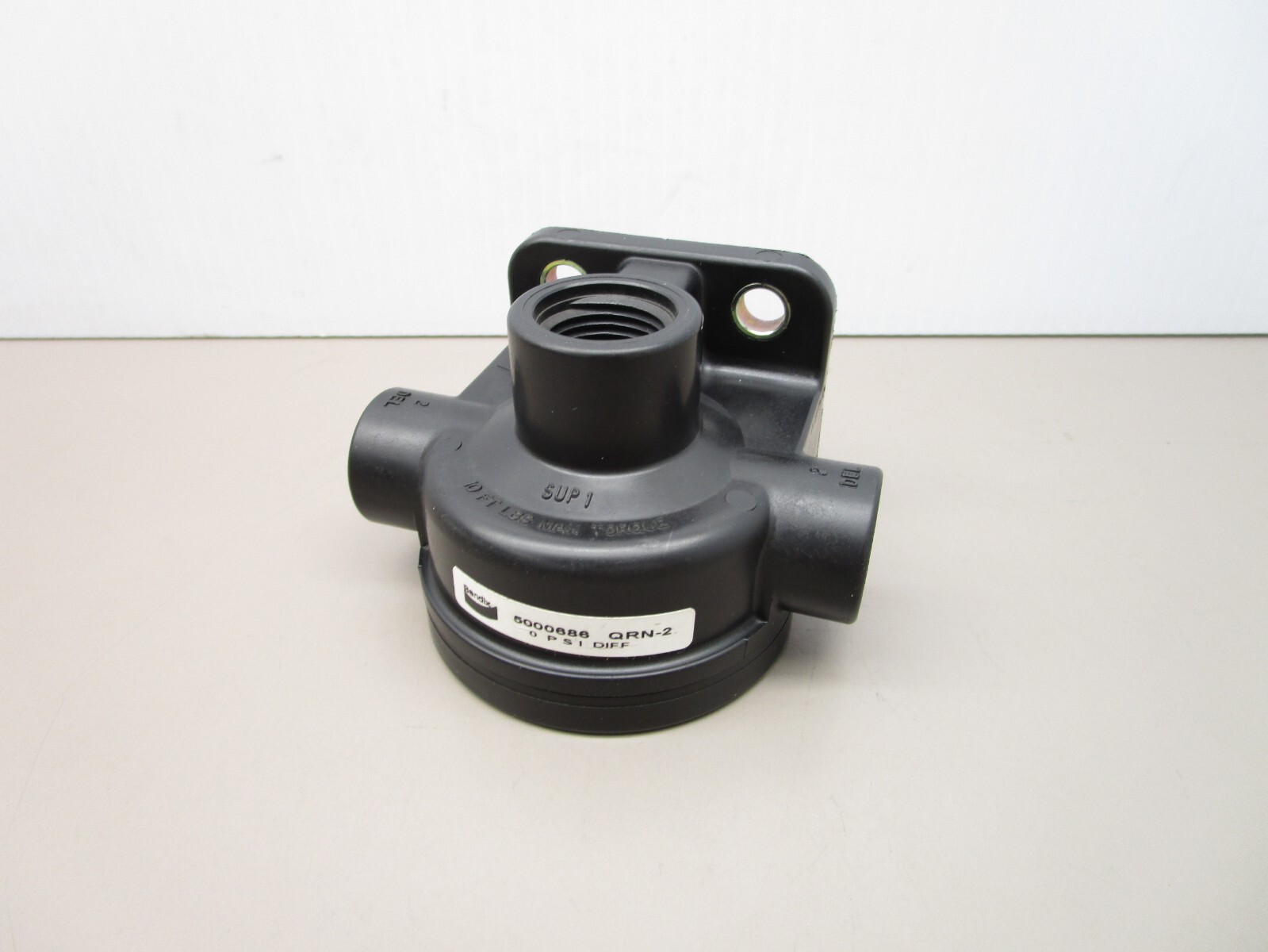 Bendix 5000686 QRN-2 Quick Release Valve
