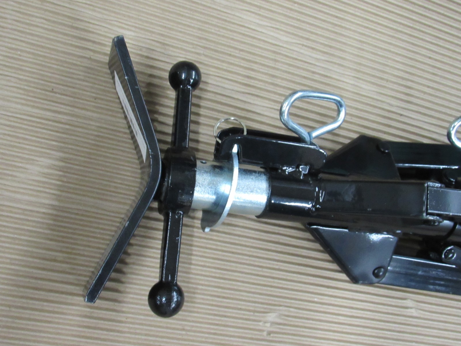 Sumner 4000 2500 lb V stand 19ZF74 pipe weld material saw cut fab fold-a-jack