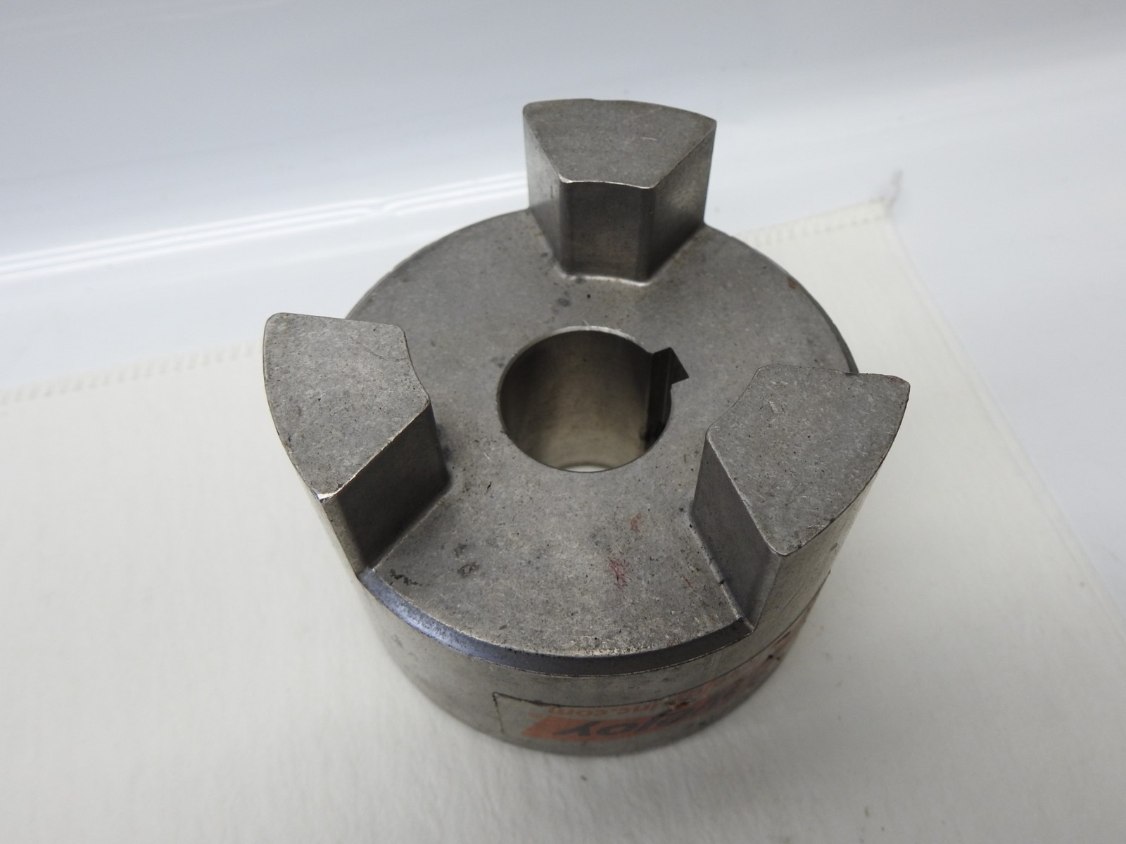 Lovejoy 68514470023 – SS110 hub 1″ 1/4×1/8kw SS Series – BULK NEW!