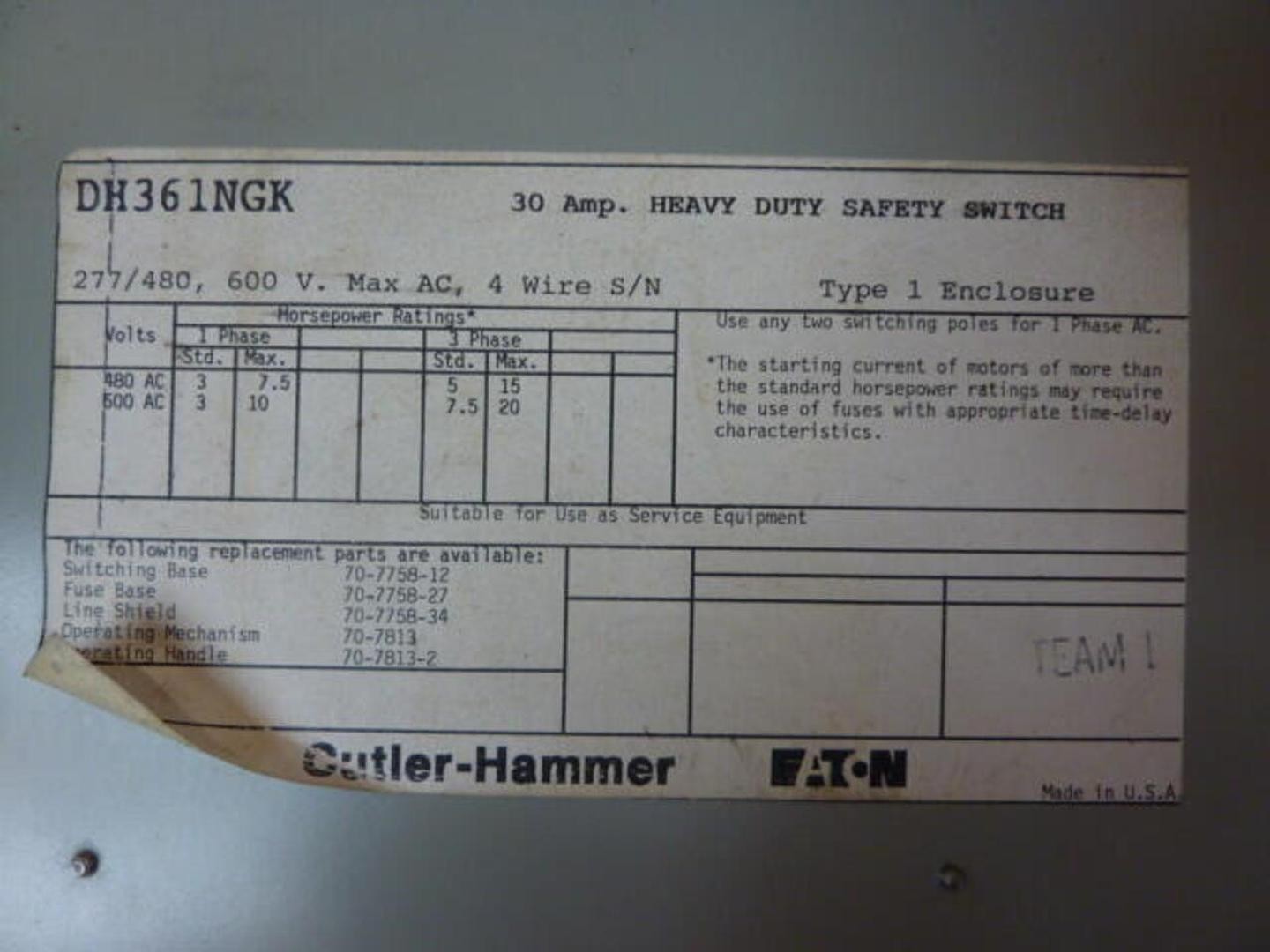 CUTLER HAMMER 30 Amp Safety Disconnect Switch DH361NGK Scratch & Dent #36025