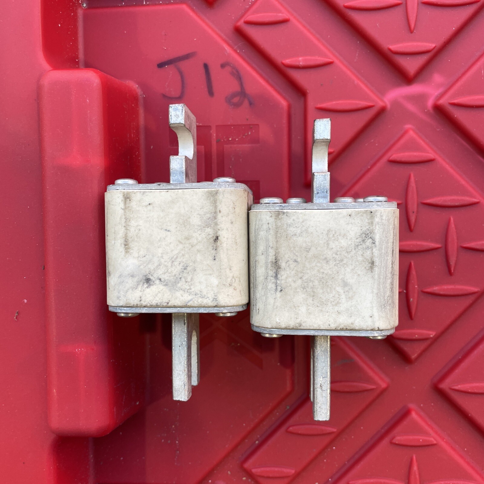 (2) Eaton Bussmann 170M4016 17OM4016 630A 690V Fuse