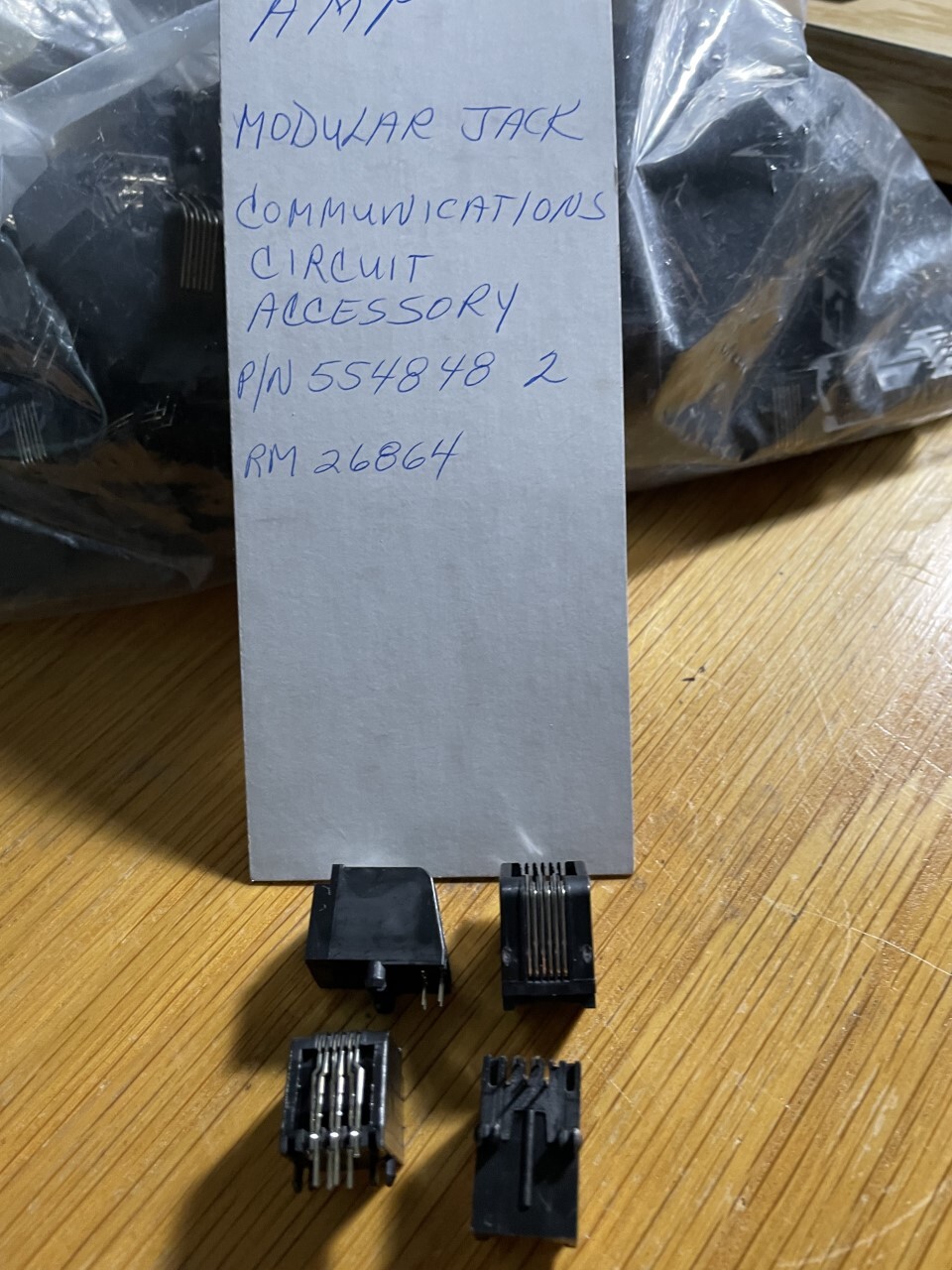 A lot of 20 AMP 554848-2 PC M/jack assembly, side entry , 6 pos.