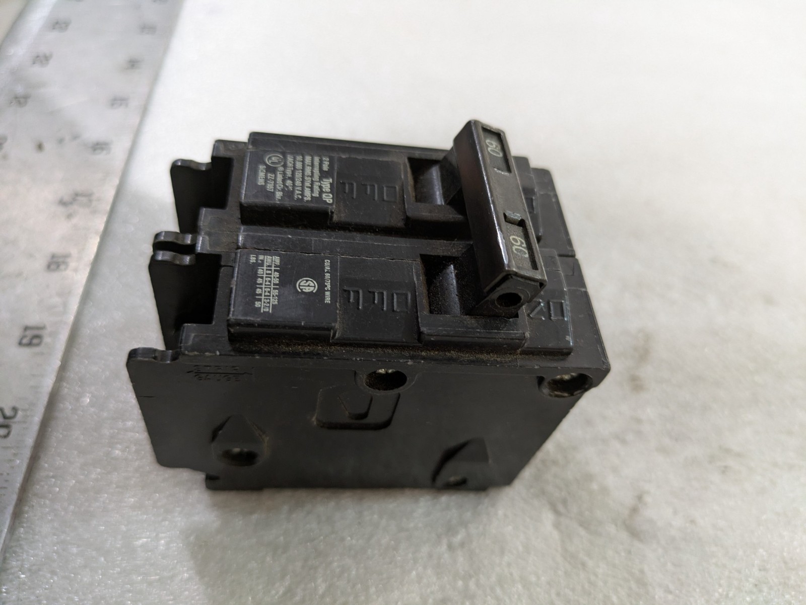 Siemens Q260 2-Pole 60A Circuit Breaker Type QP 120/240VAC 60Hz Plug-In