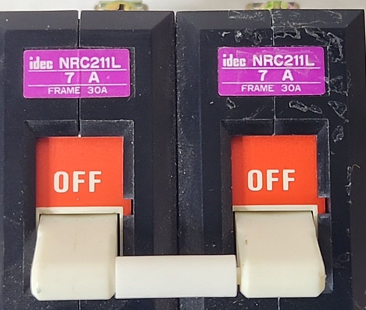 IDEC Izumi NRC211L 7A 2-Pole Circuit Breaker Max V 250V NRC 211L *New*