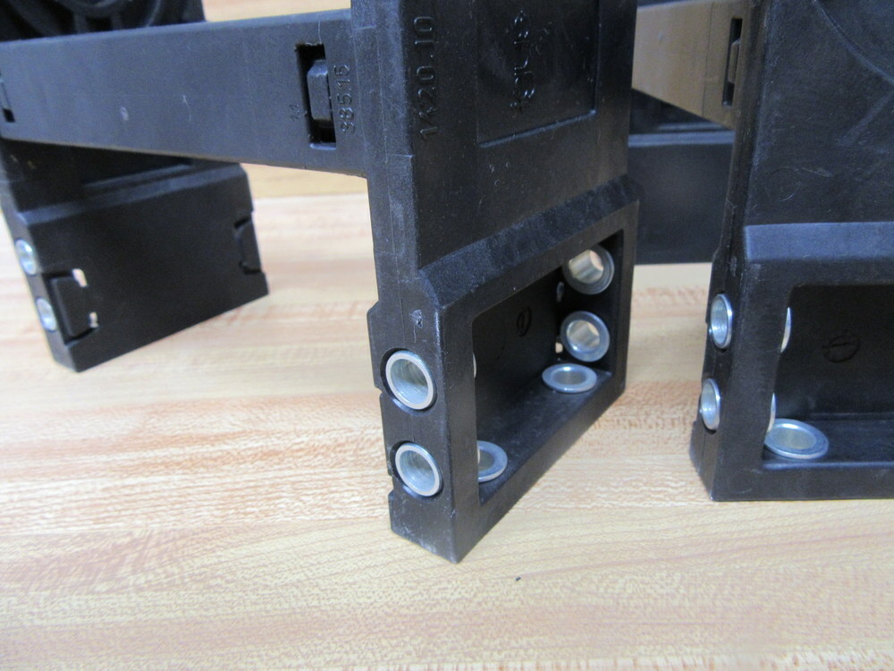 Igus 1420.10 Cable Guide Mounting Bracket 142010 W/ C-Guide (Pack of 6)