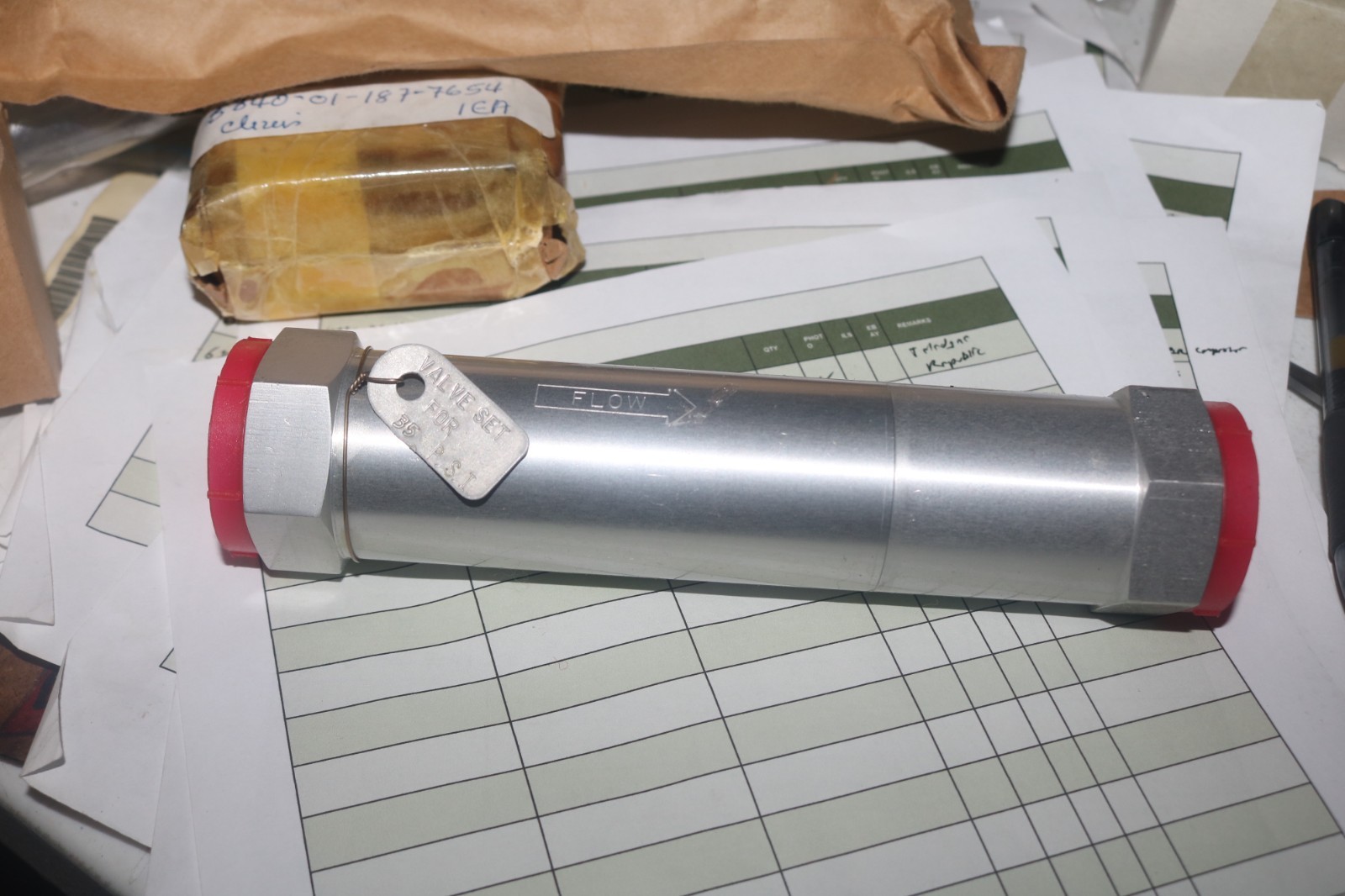 NOS Teledyne Parker 665-2-16D2 safety relief valve 4820-00-163-7745 35 PSI