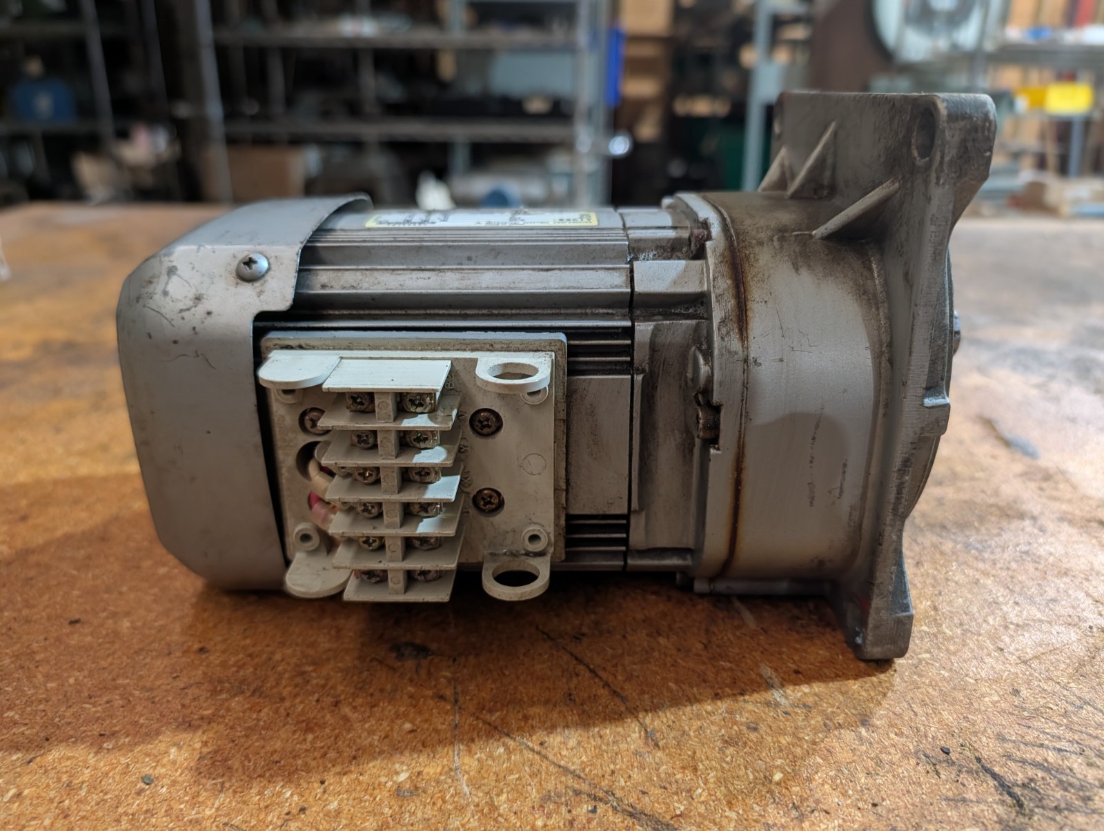 MITSUBISHI GM-SF 0.2KW 3PH GEARED MOTOR 1:10 RATIO 200/220V JP44