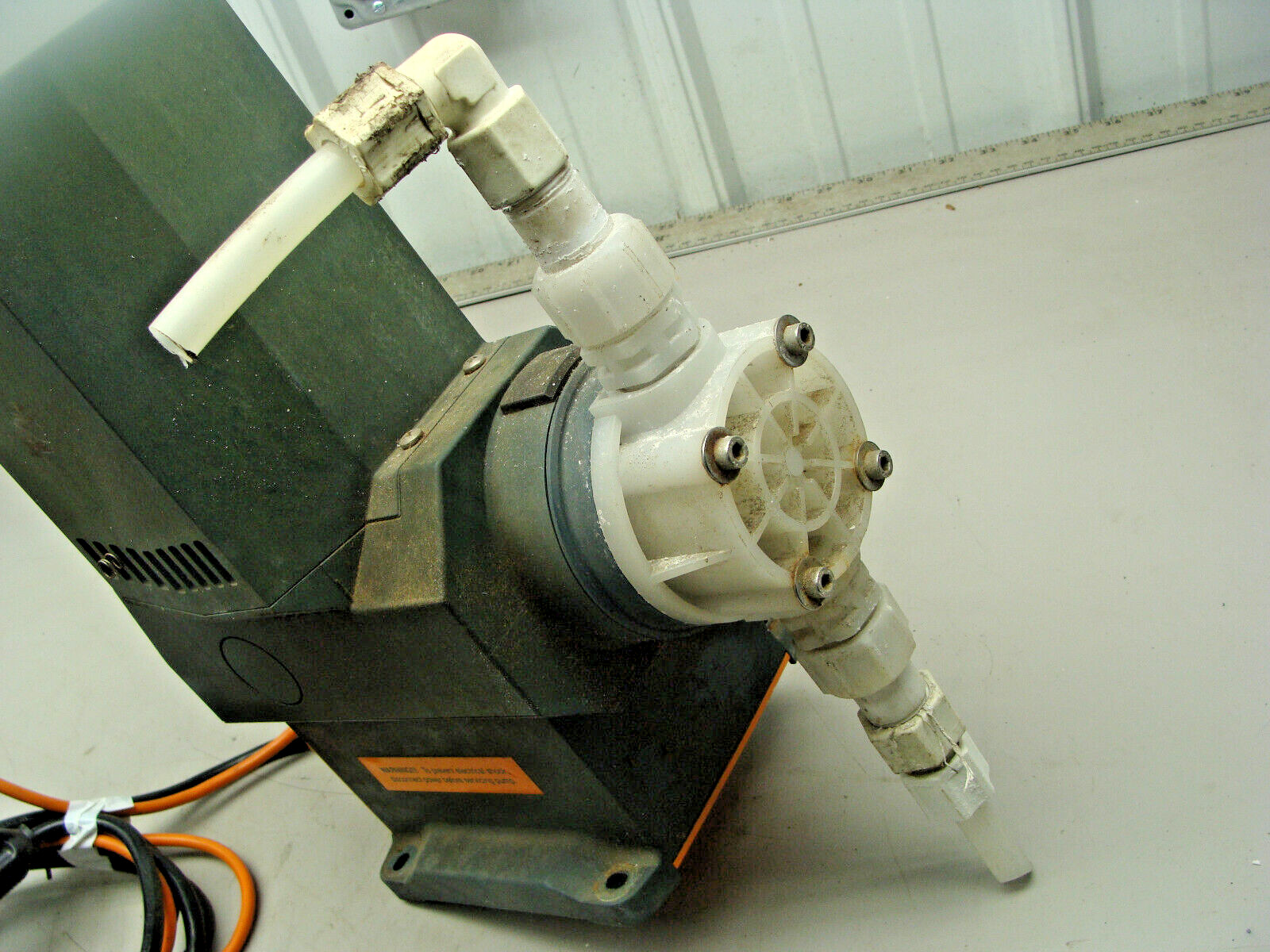 PROMINENT FLUID VAMB12026PVT1C0D3B0 ELECTRONIC METERING PUMP 115V 1.6A 145PSI