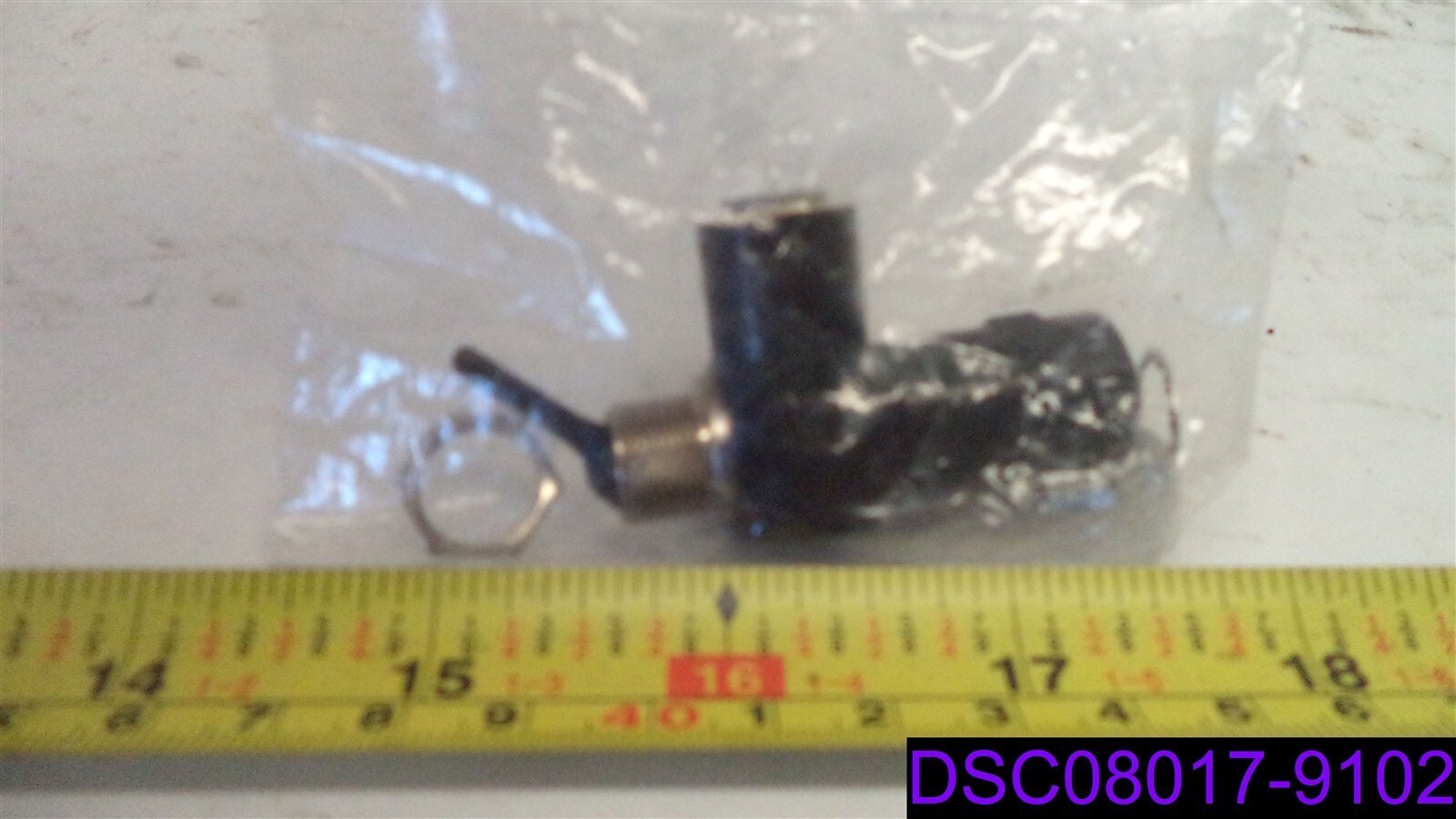 Pneumadyne Inc Toggle Valve NC 1/4″ Push In P/N 14F290