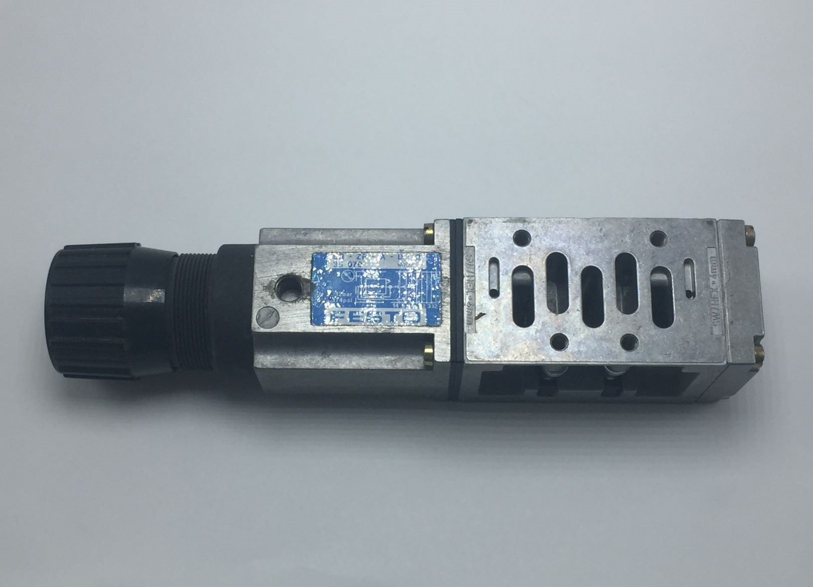 Festo LR-ZP-A-D-2 INTERMEDIATE PRESSURE REGULATOR PLATE 12BAR 174PSI PN# 35970