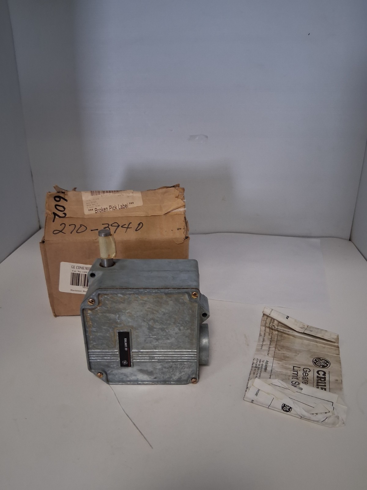 GENERAL ELECTRIC CR115E124102 LIMIT SWITCH GEARED ROTARY 2NO/2NC SHAFT ON R NIB