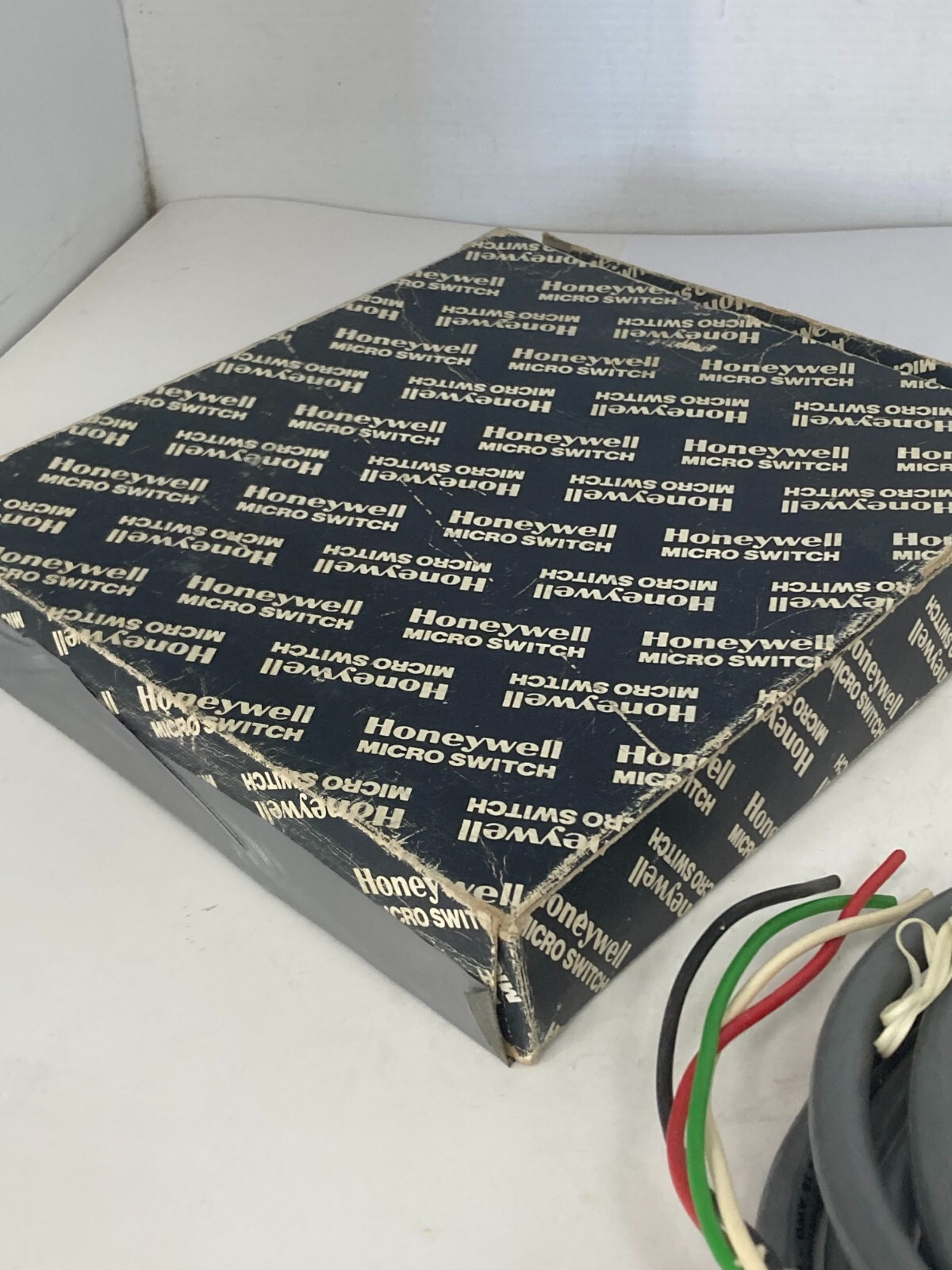 HONEYWELL 914CE24-9 LIMIT SWITCH ROLLER PLUNGER 5A 250VAC NIB