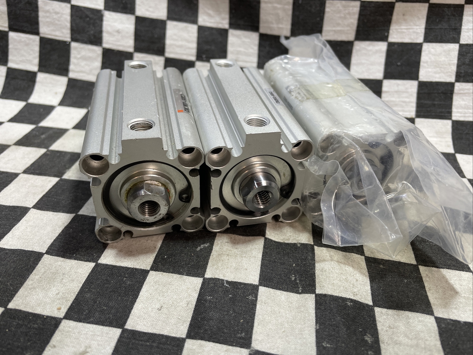 SMC CQ2-Z COMPACT CYLINDER CDQ2B32-50CZ, CDQ2B3250CZ, LOT OF 3 SHIPSAMEDAY#103X2