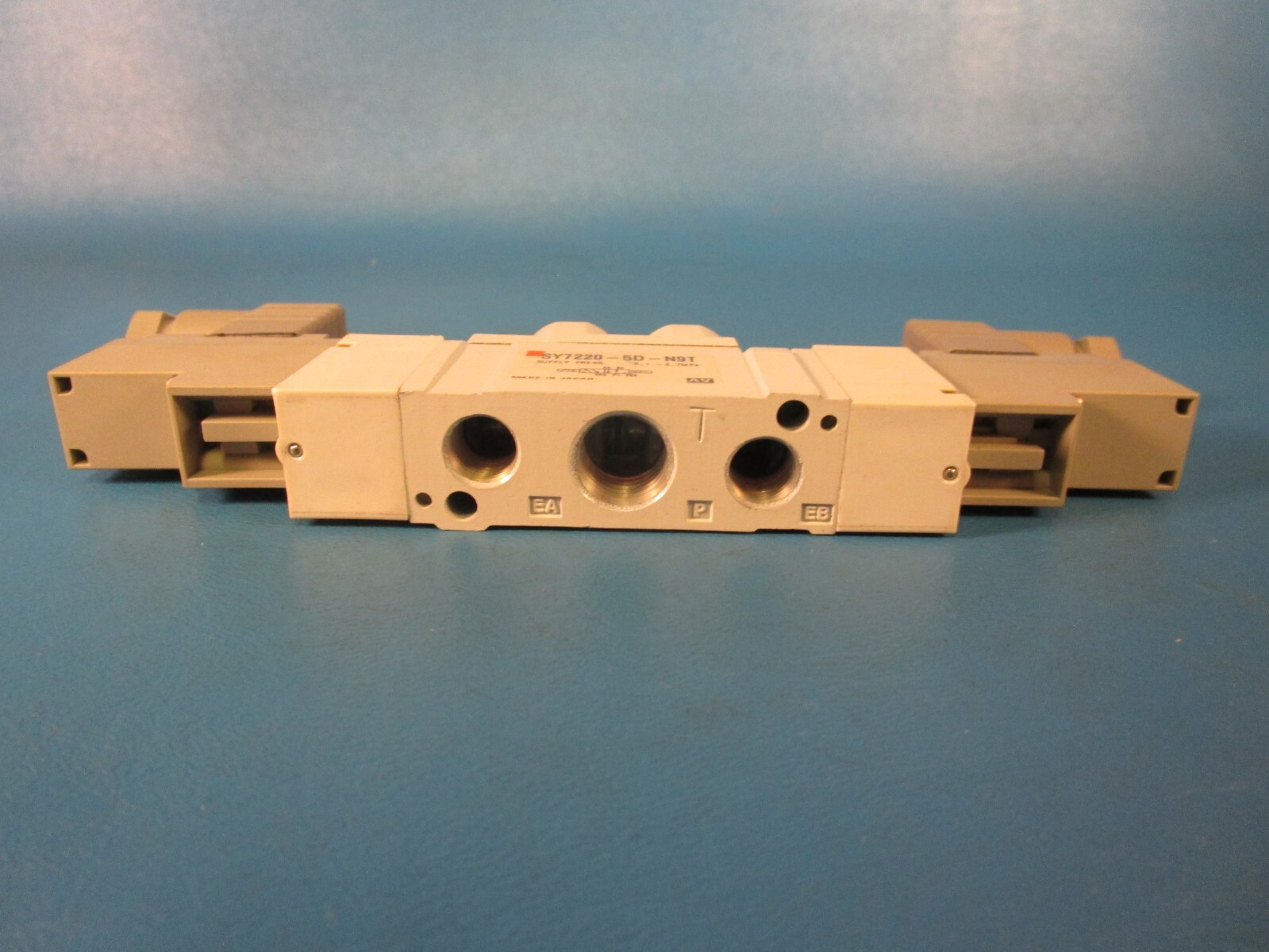 SMC SY7220-5D-N9T Solenoid Valve 24vdc, SY7000 Series, RUBBER SEAL
