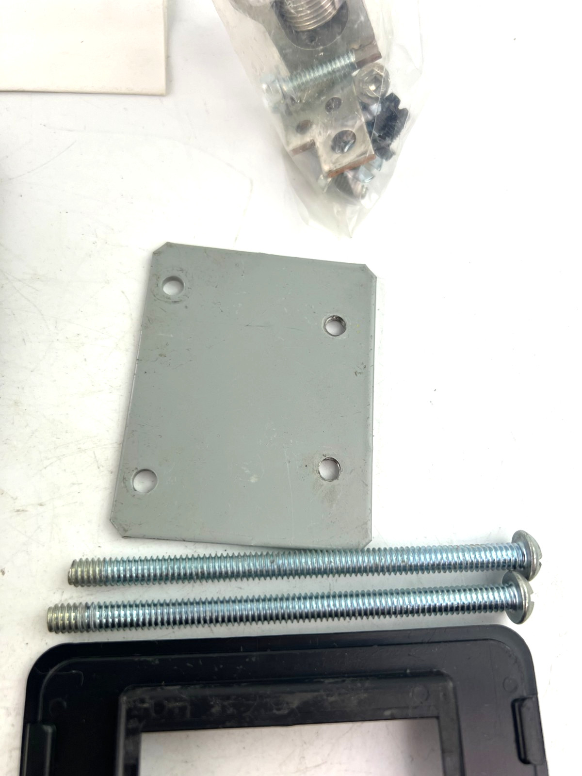 Siemens MBKFD3A Main Mounting Hardware Breaker Kit FXD FD HFD 250A 3P — READ