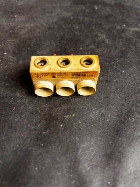 SIEMENS 3RV1915-5A TERMINAL BUSBAR ($4 OBO)