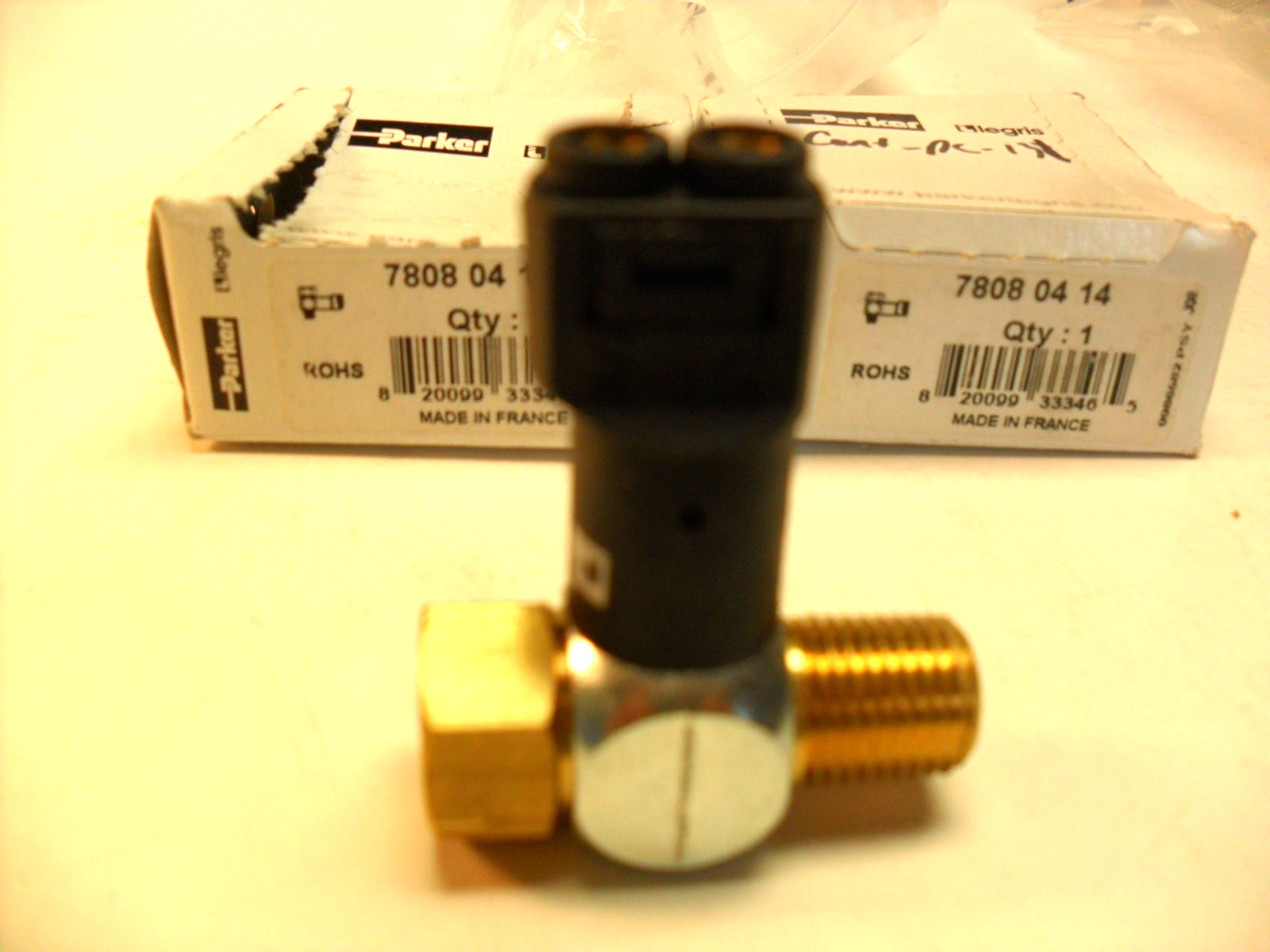 qty 2 – Parker 7808 04 14 Pneumatic Threshold Sensor, 1/4 In New Factory Box
