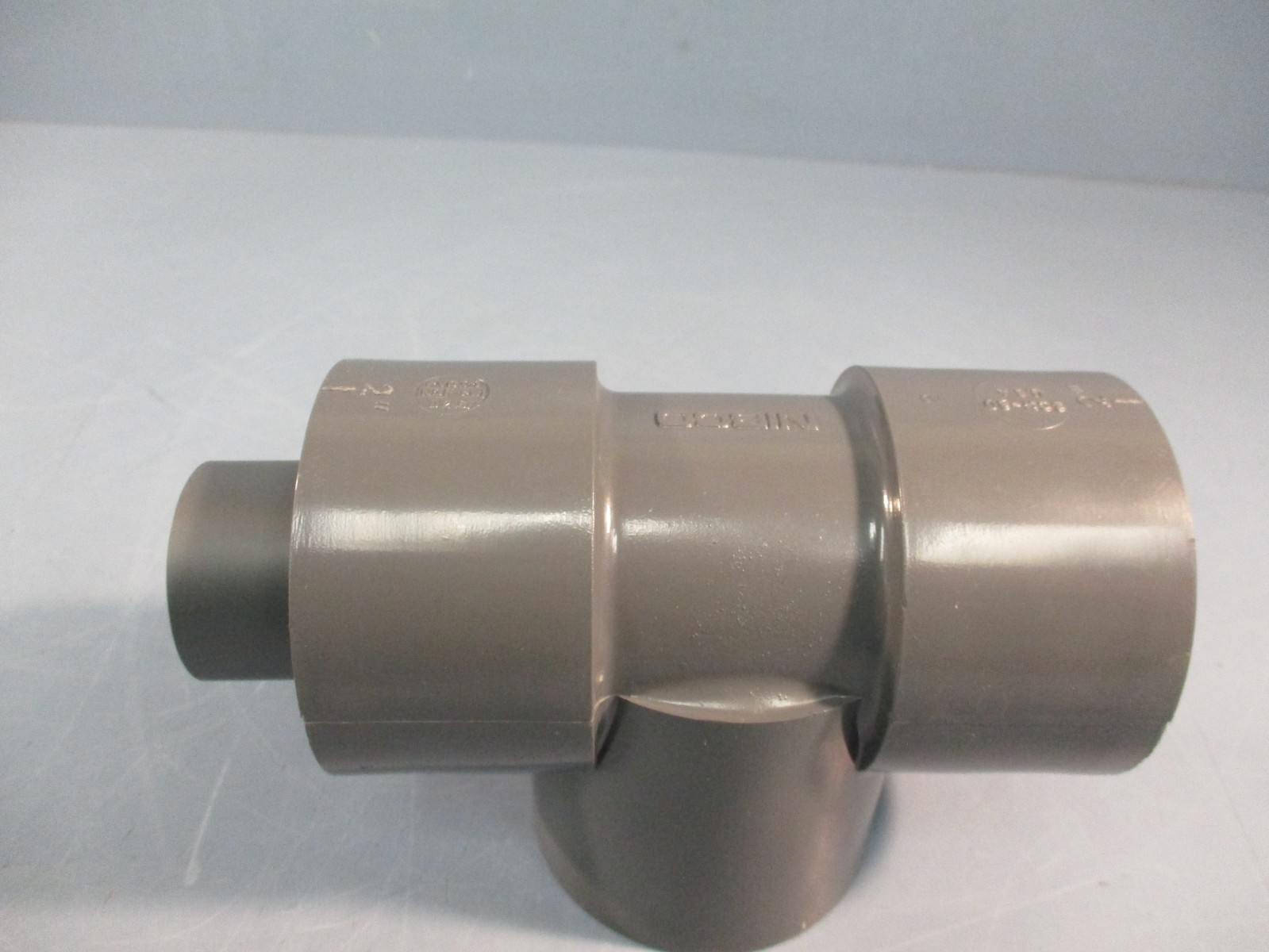 NIBCO SCH80 PVC 2.0″ NPT, STRAIGHT TEE, EJECTOR 20 TO 250PSI 140 DEG 1070376