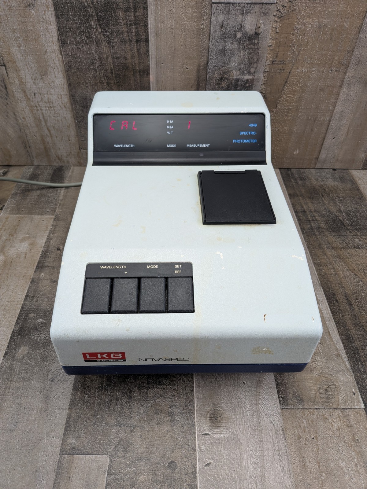 LKB Biochrom 4049 Novaspec Spectrophotometer Photometer