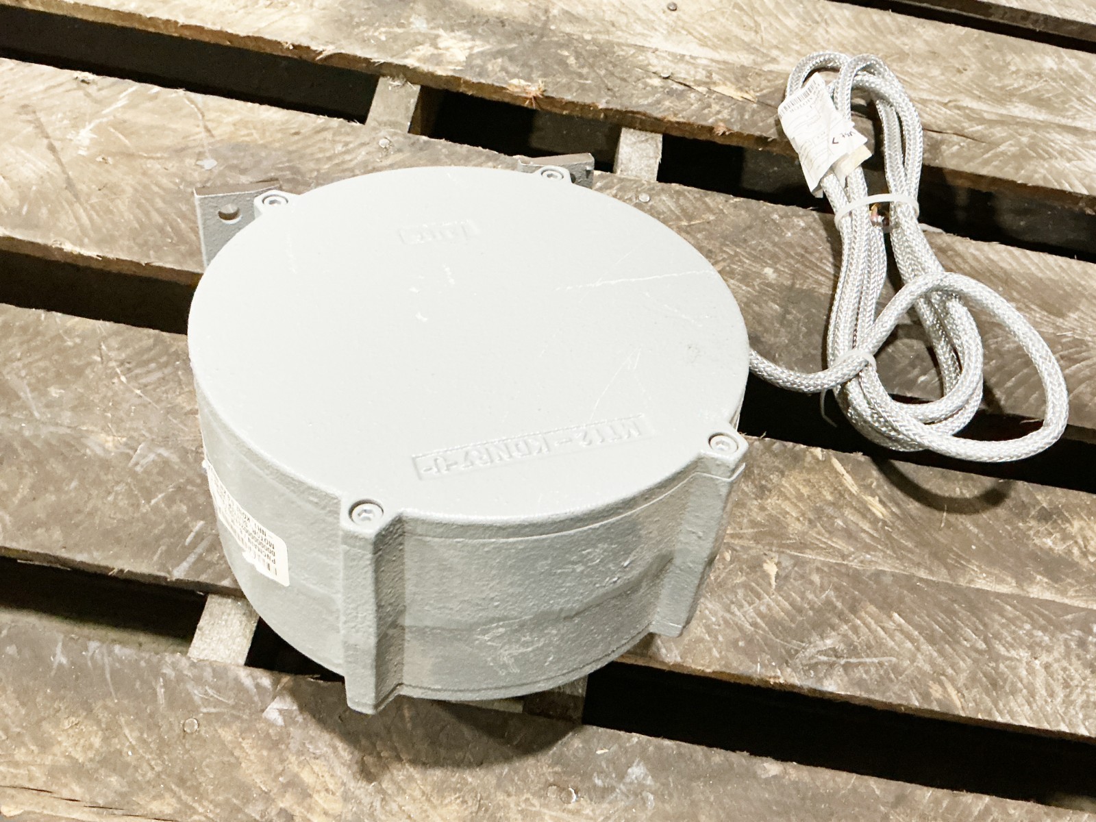 New Valmet MC12S-100K137005004- – IP54 Slitter Motor 460V 2.8A 3540RPM 50/60Hz