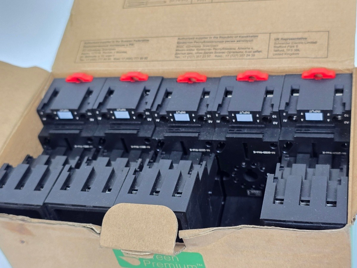 Lot of 10 Schneider Electric RUZSC3M Relay Sockets Harmony 3CO 12A 250V