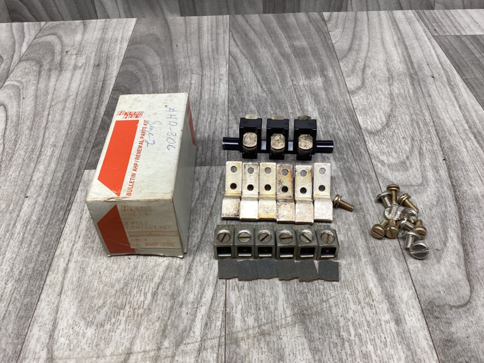 ARROW HART AHP-306 CONTACT SET 3-POLE FOR SIZE 2 NEW! #62H74*CO