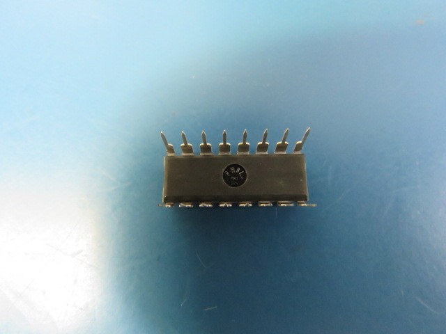 MOT/ONSEMI SN74LS379N Qty of 25 per Lot REG 4BIT PARALLEL