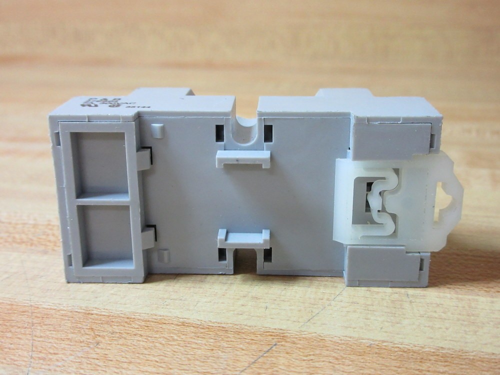 Potter & Brumfield 27E894 Tyco Relay Socket w/White Clip