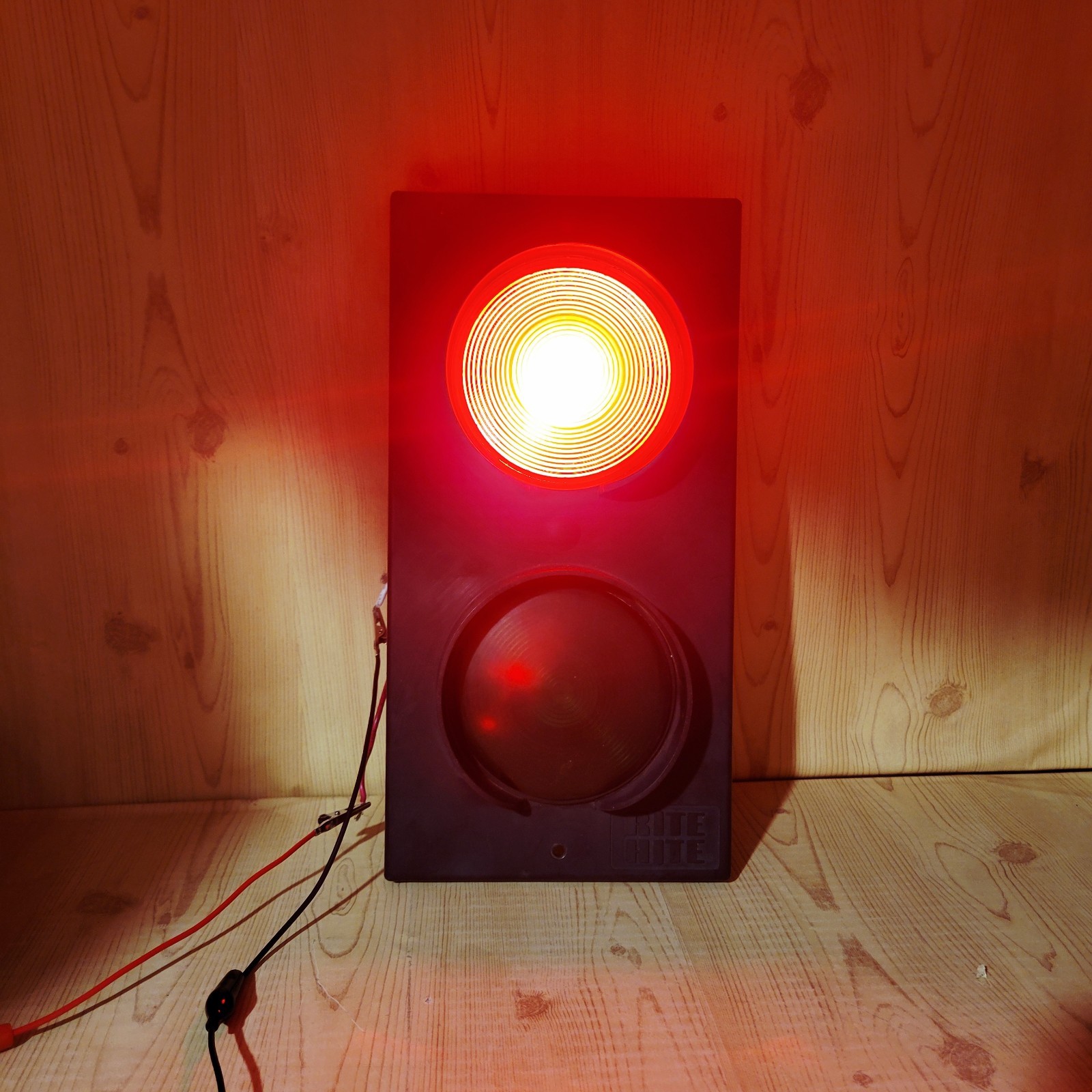 Rite Hite DOK LOK Vehicle Restraint Red Green Light