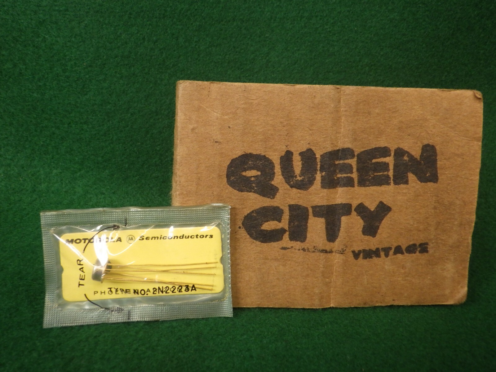 NOS Motorola Transistor 2N2223A NPN silicon, Sealed package, gold pins