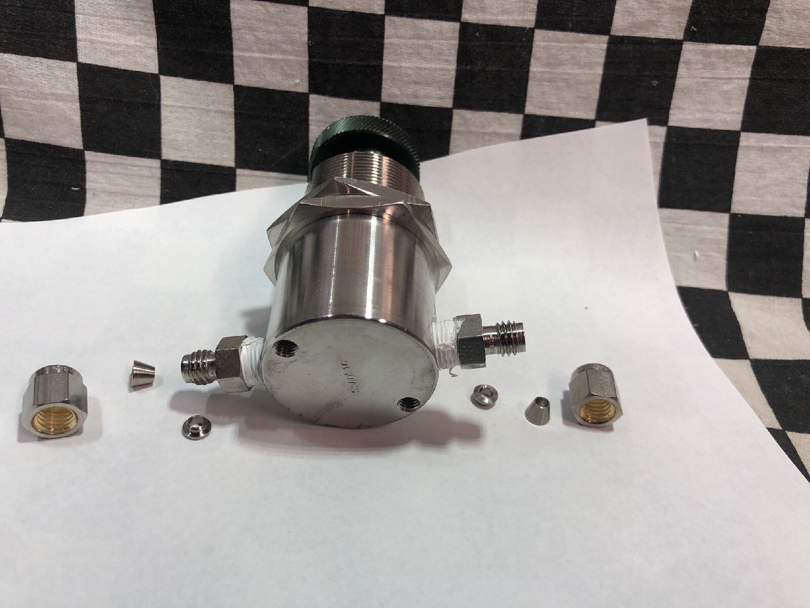 Swagelok Regulator 1/8″ FNPT, KCP1A0C3CPD41 & L42029001 (2x SS-200-1-2 NEW)