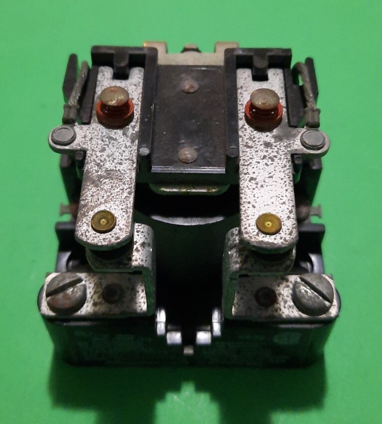 Magnacraft / Schneider Electric W199AX-10 Electromechanical Relay 240VAC